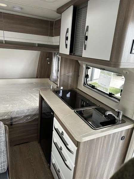 Wohnwagen Hobby auf Tour 390 SF – Bild 3