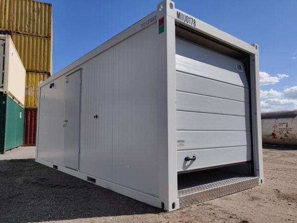 20-Fuß Garagen-Container mit Sektionaltor, Isolierung und Beleuchtung